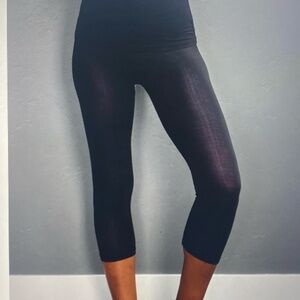 Bliss Lightweight Bamboo Capri Cropped Leggings